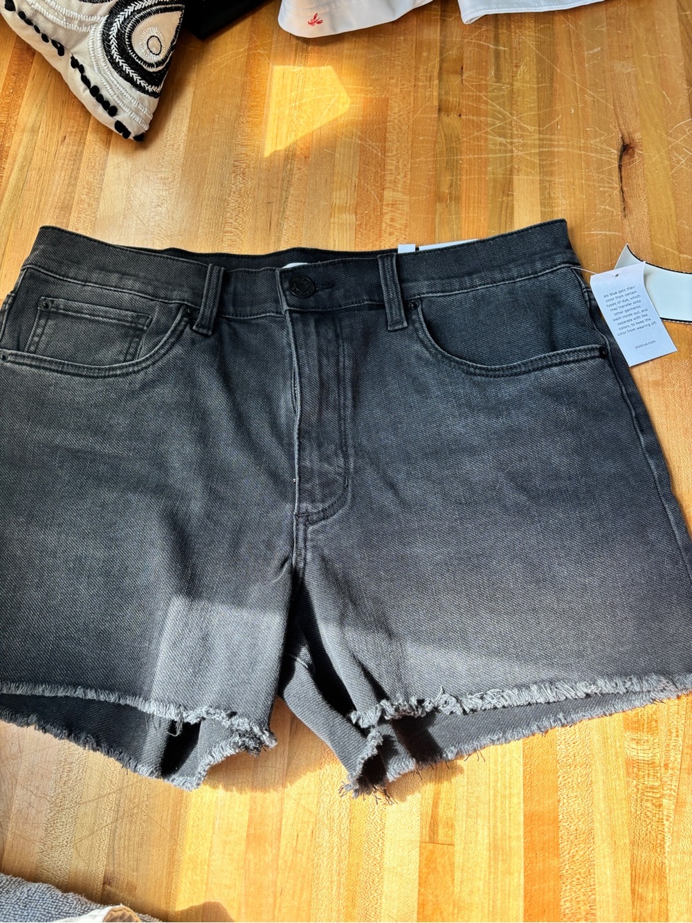 NWT STS SHORTS View 2